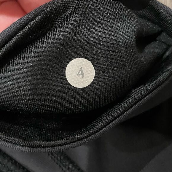 Lululemon Black Crop Leggings - Size: 4 - Picture 4 of 7